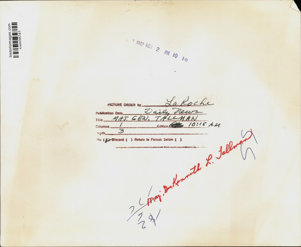 1972 Press Photo Major General Kenneth L. Tallman gets new stripes - sam08241