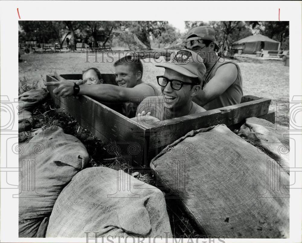 1988 Press Photo Air Force officers preparing for ambush during training, Texas