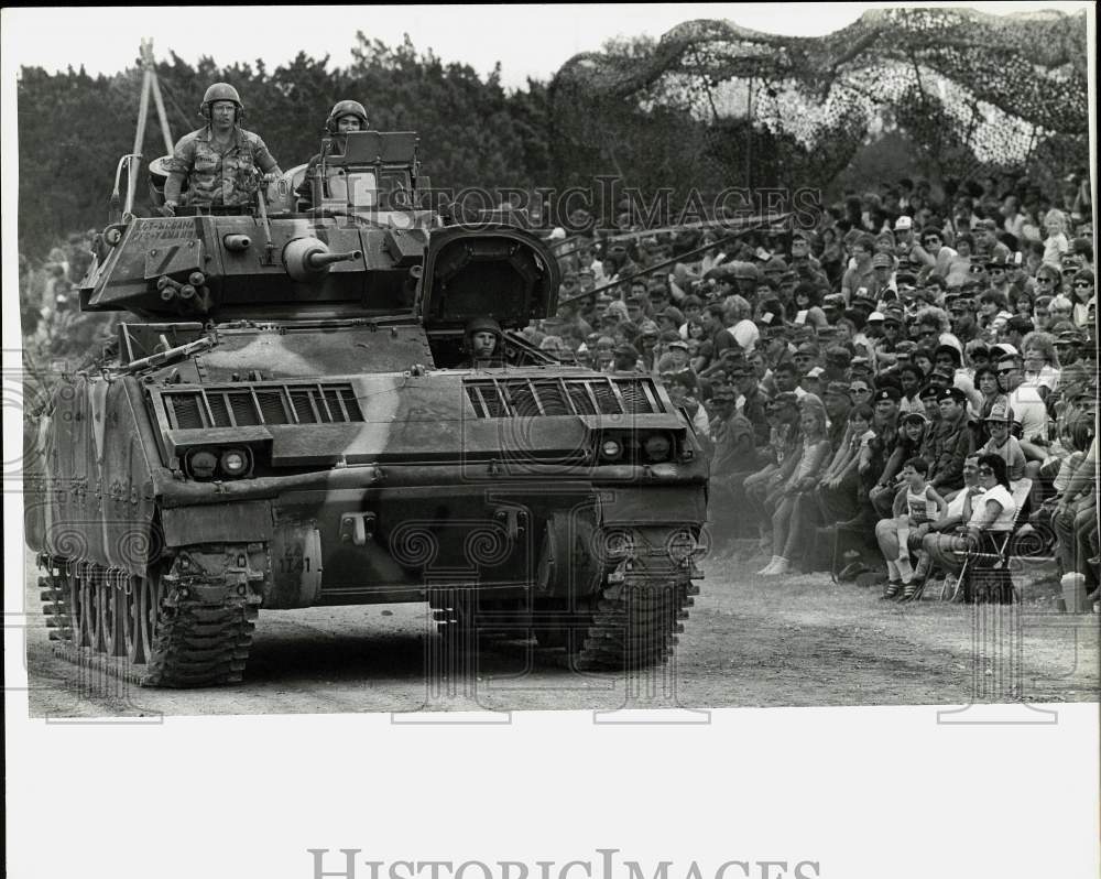 1985 Press Photo Fort Hood's M-1113 Bradley fighting vehicle in parade, Texas