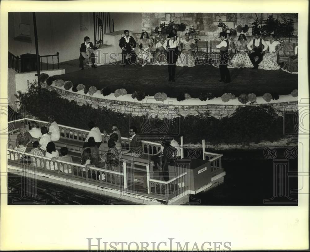 1983 Press Photo Ballet Folklorico performs on stage to guests - sap02655- Historic Images