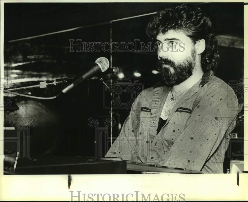 1986 Press Photo Ditto Sturchio of Ditto and the Dots at Upper Muldoon's- Historic Images