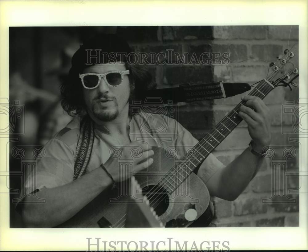 1988 Press Photo Guitar Player David Roe of &quot;Celtic Stone&quot; band at Arts Fair- Historic Images