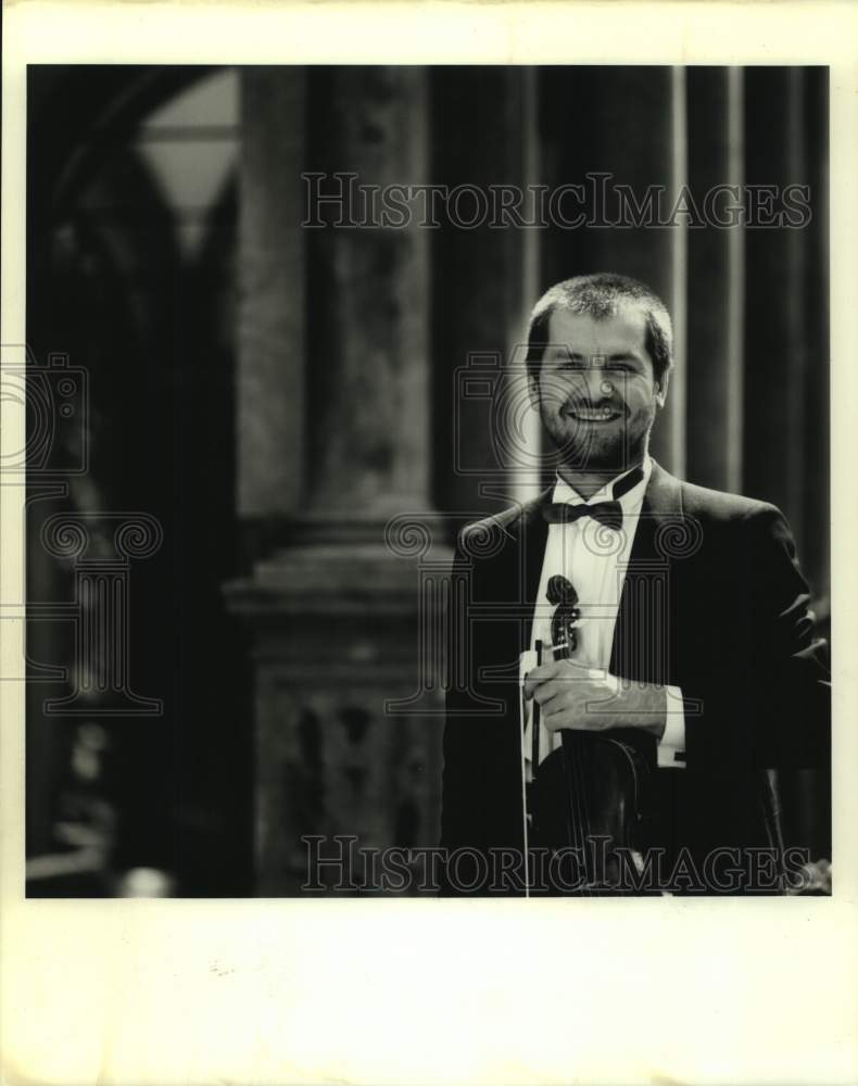 1990 Press Photo Reinhard Goebel, Music Director of Musica Antiqua Koln- Historic Images