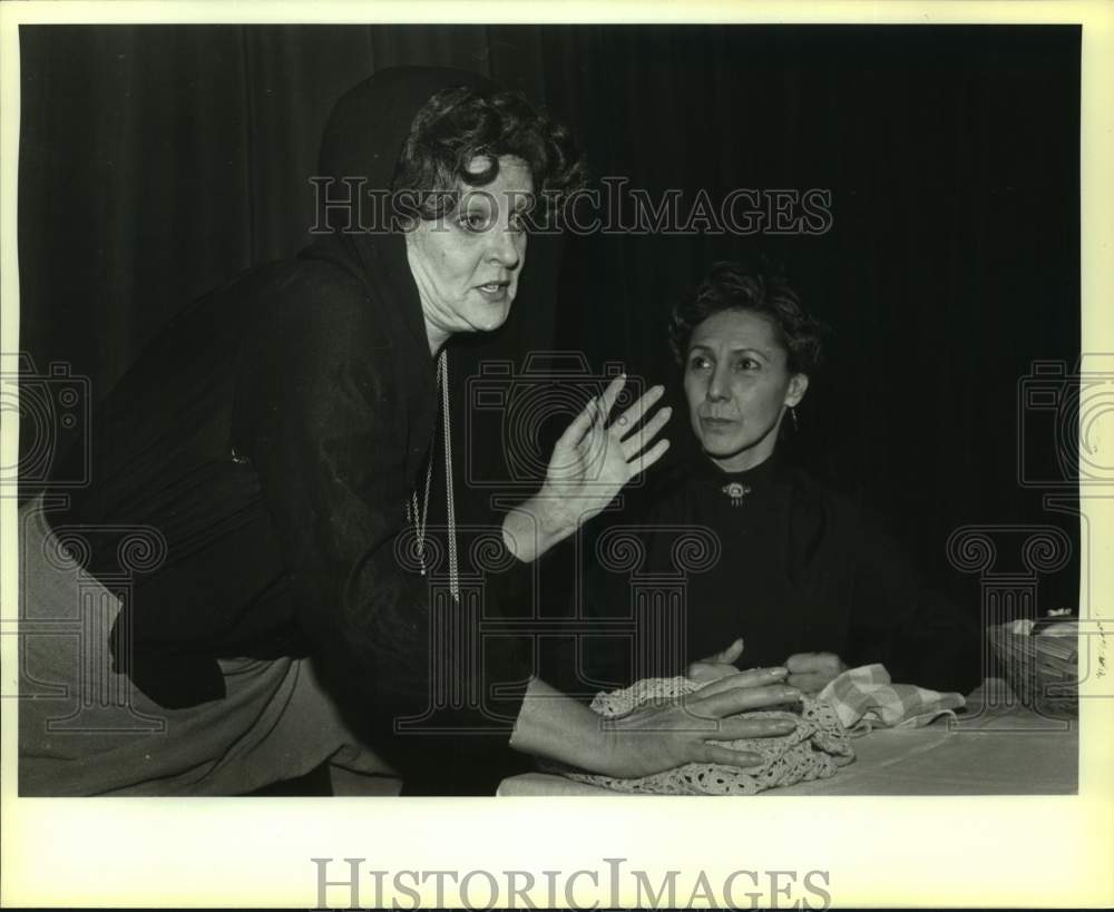 1985 Press Photo Actresses at Guadalupe Cultural Arts Center in "Blood Wedding"- Historic Images