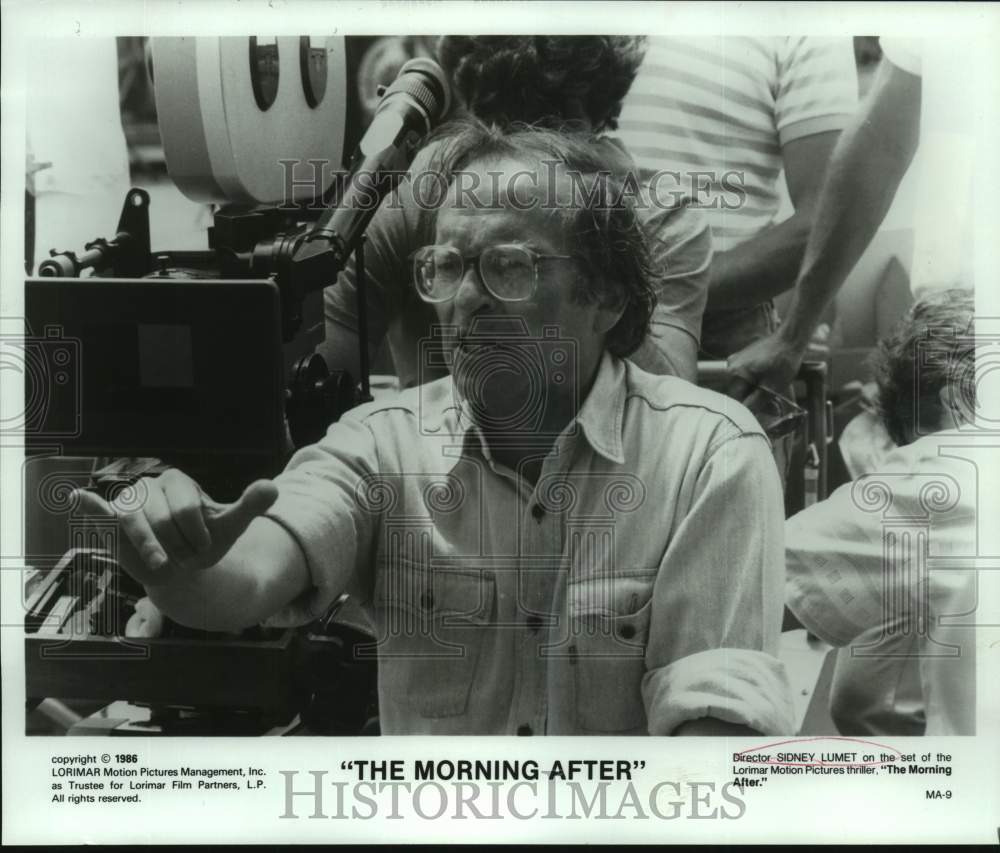 1986 Press Photo Director Sidney Lumet on the set of The Morning After movie- Historic Images