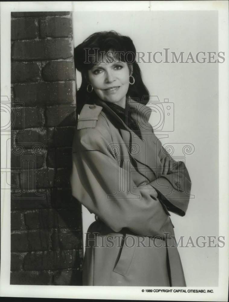 1989 Press Photo Actress Barbara Feldon standing in portrait - sap07280- Historic Images