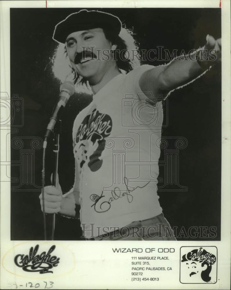 1981 Press Photo Entertainer Gallagher smiles during Event on Stage - sap07310- Historic Images