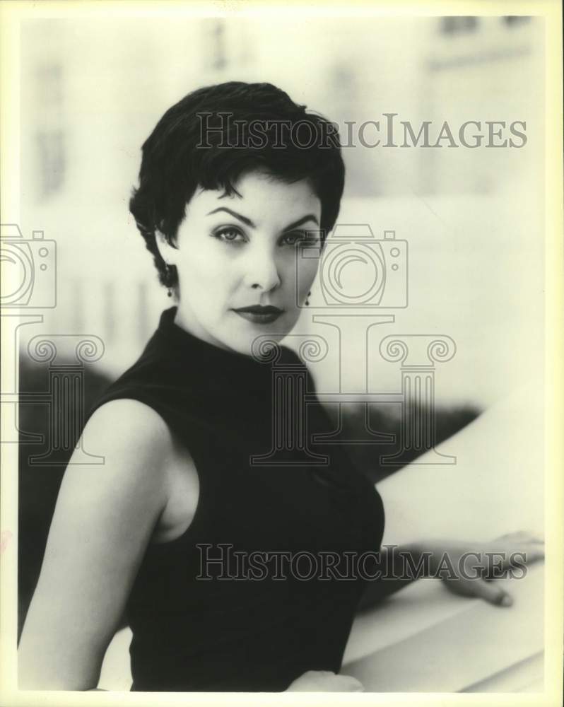 2000 Press Photo Actress Sherilyn Fenn in closeup portrait - sap07495- Historic Images