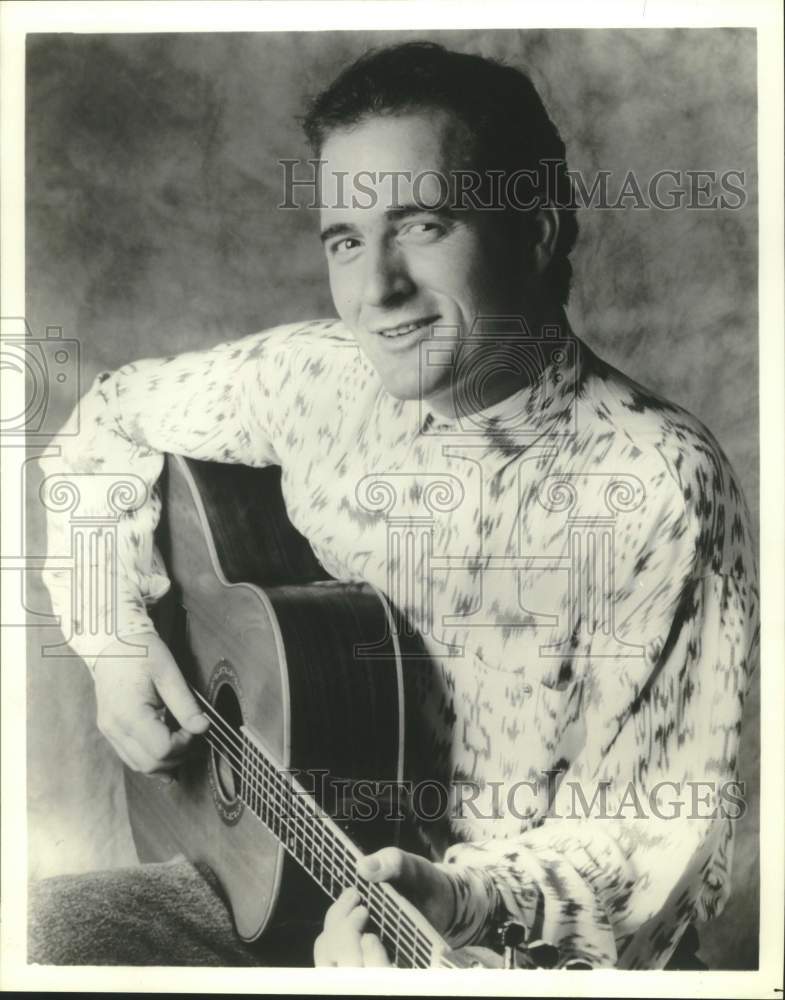 1991 Press Photo Canadian Singer, Comedian Norman Foote seated with guitar- Historic Images