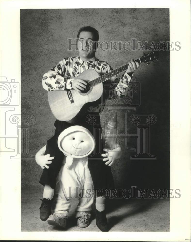 1992 Press Photo Children's Music Artist Norman Foote with "foote" puppet- Historic Images