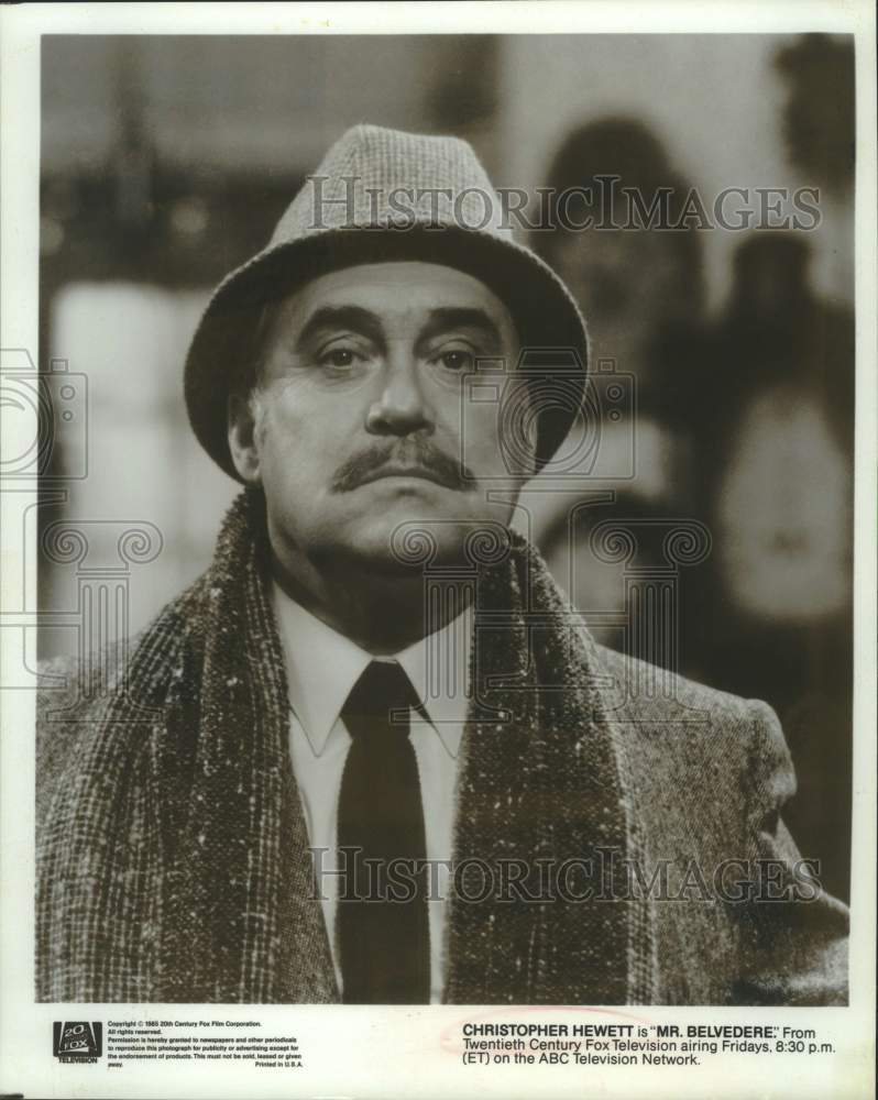 1982 Press Photo Actor Christopher Hewett is "Mr. Belvedere" on ABC Television- Historic Images