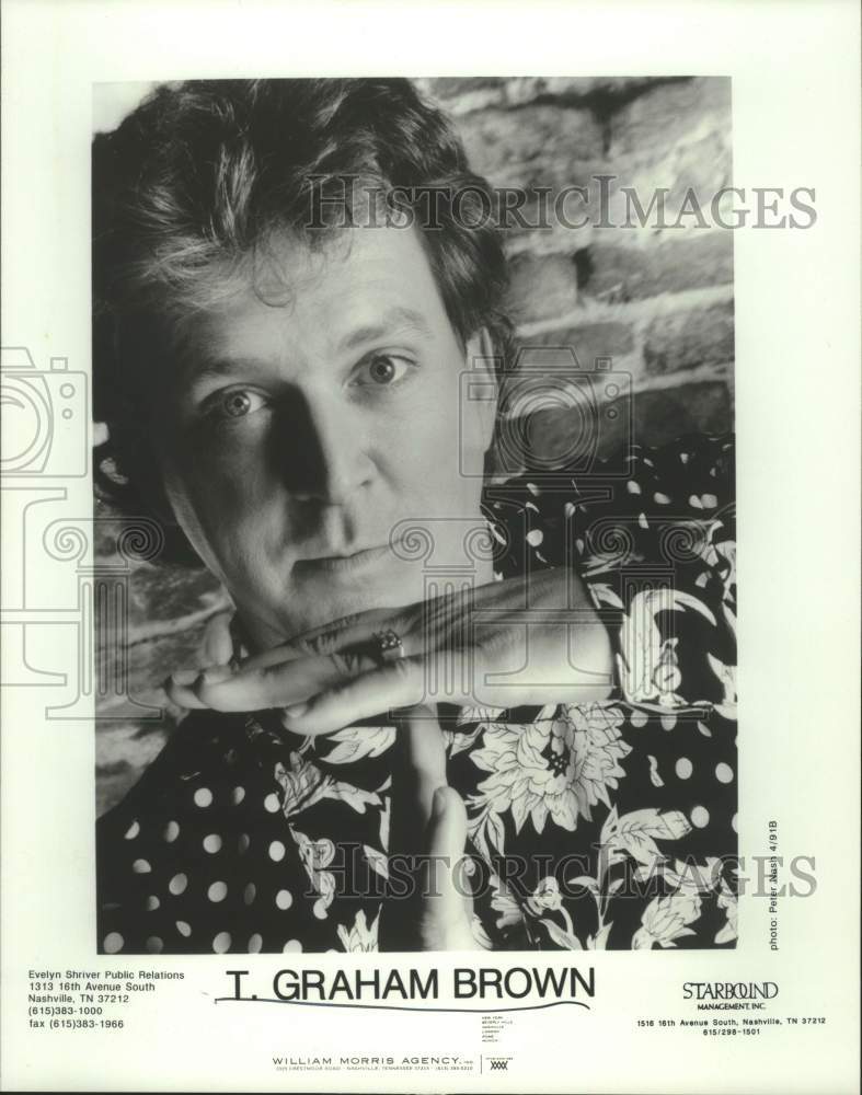 1991 Press Photo Musician T. Graham Brown in closeup giving time out sign- Historic Images