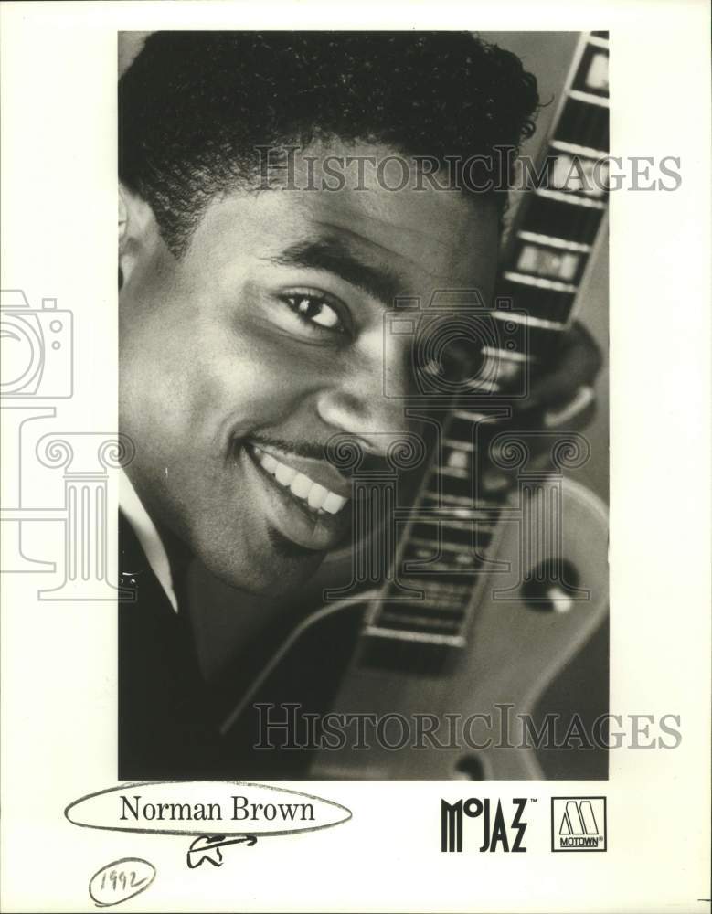 1992 Press Photo Musician Norman Brown in closeup portrait smiling - sap08072- Historic Images