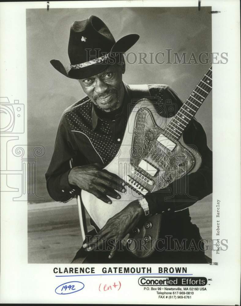 1992 Press Photo Clarence Gatemouth Brown holds guitar in portrait - sap08099- Historic Images