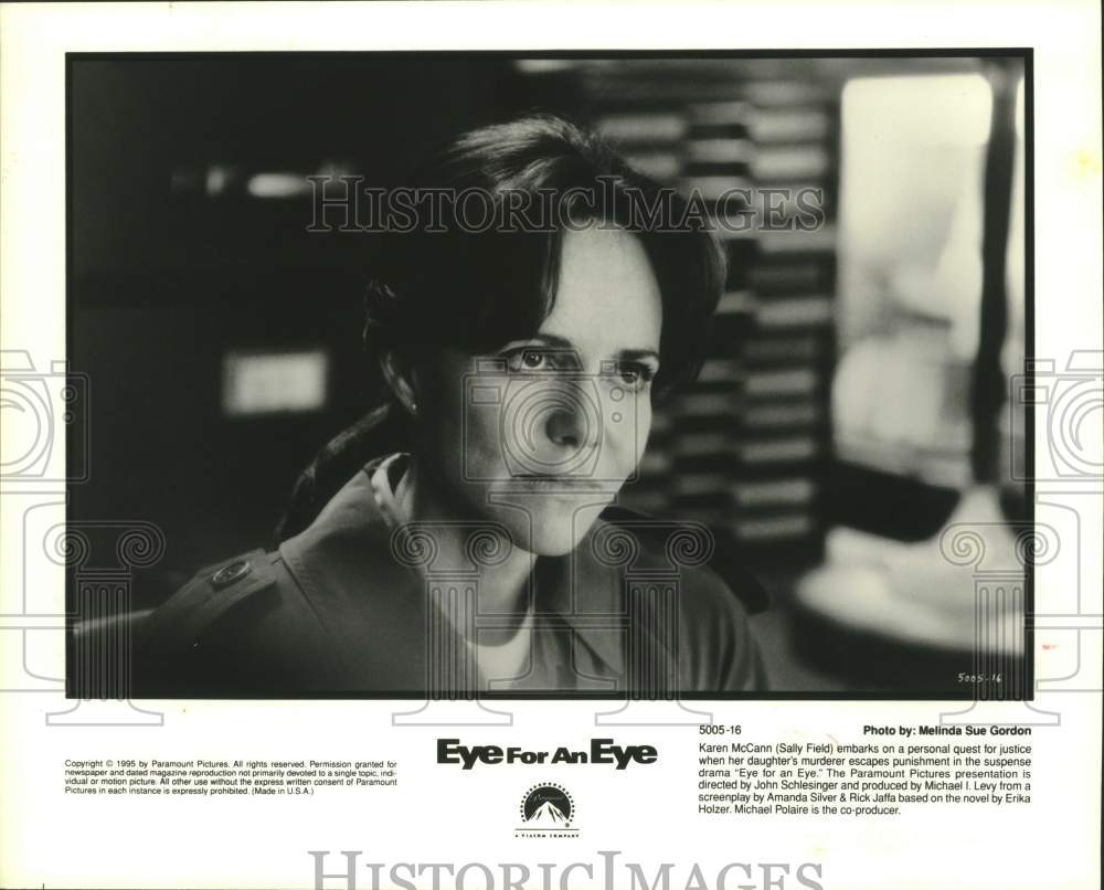 1995 Press Photo Actress Sally Field as Karen McCann in &quot;Eye for an Eye&quot; movie- Historic Images