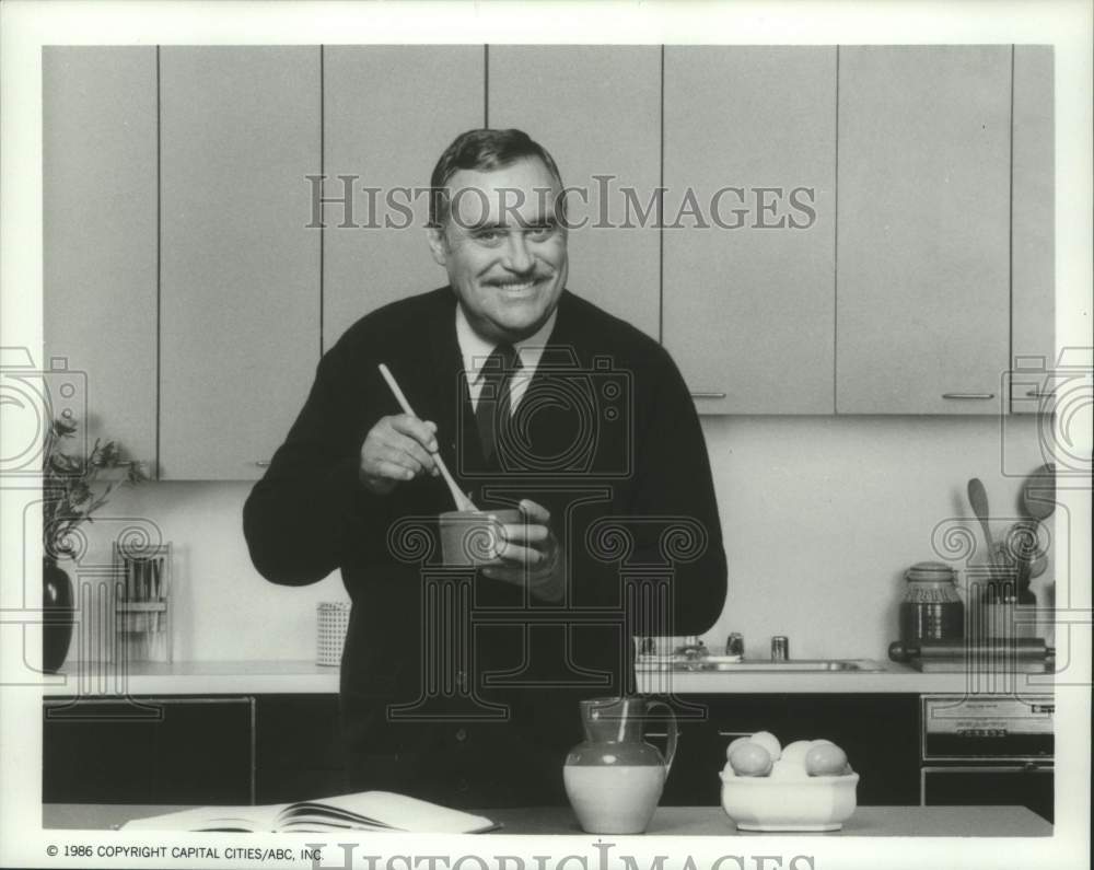 1986 Press Photo Actor Christopher Hewett as &quot;Mr. Belvedere&quot; on ABC Television- Historic Images