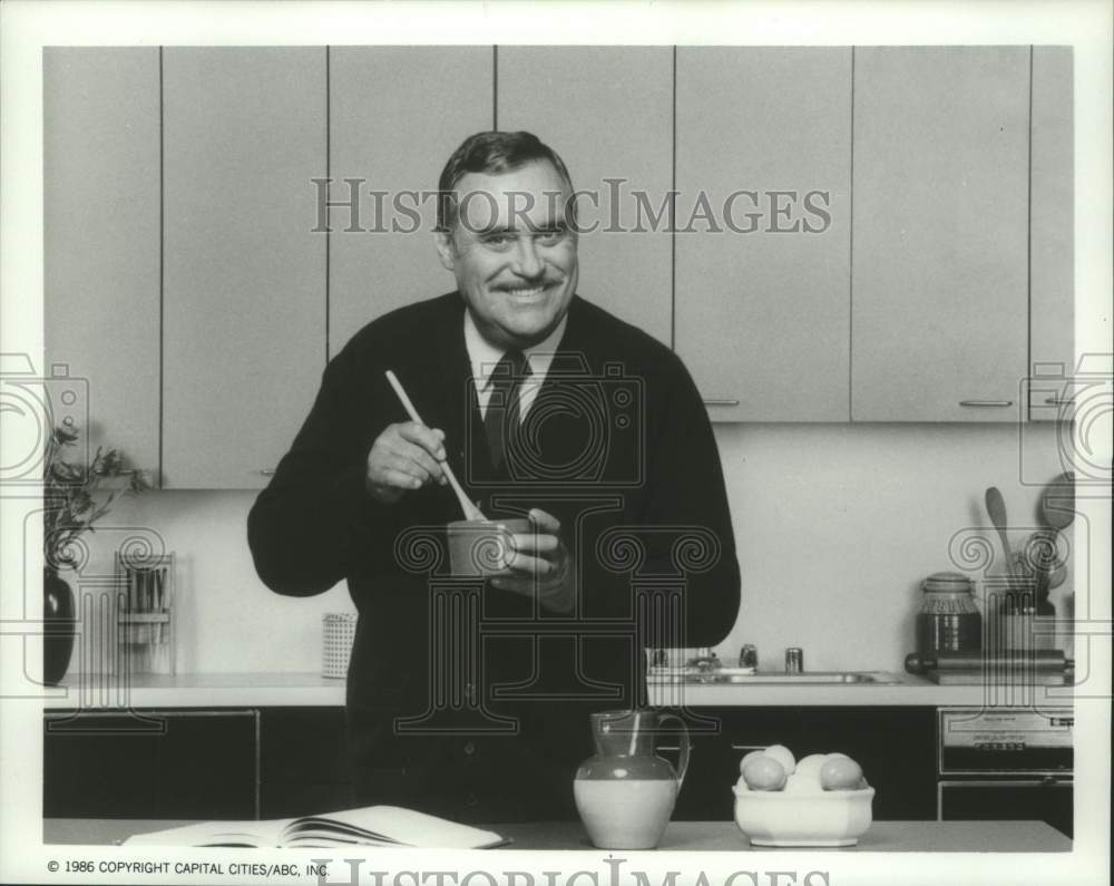 1986 Press Photo Actor Christopher Hewett as "Mr. Belvedere" on ABC Television- Historic Images