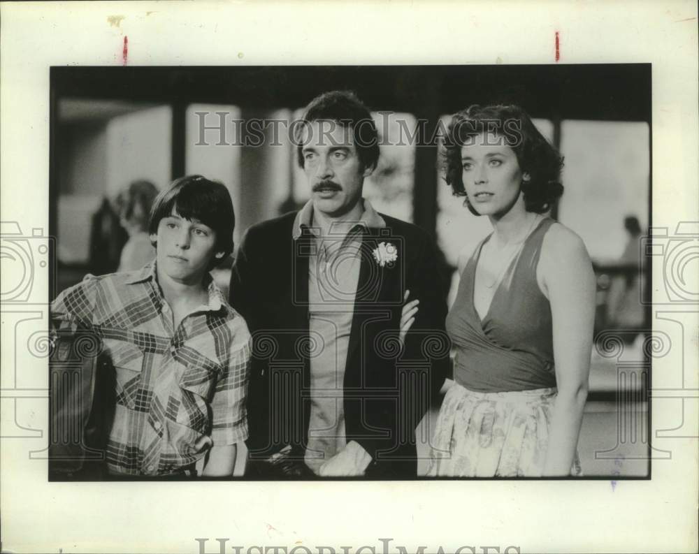 1981 Press Photo Actors Eric Brown, Howard Hesseman, Sylvia Kristel in scene- Historic Images