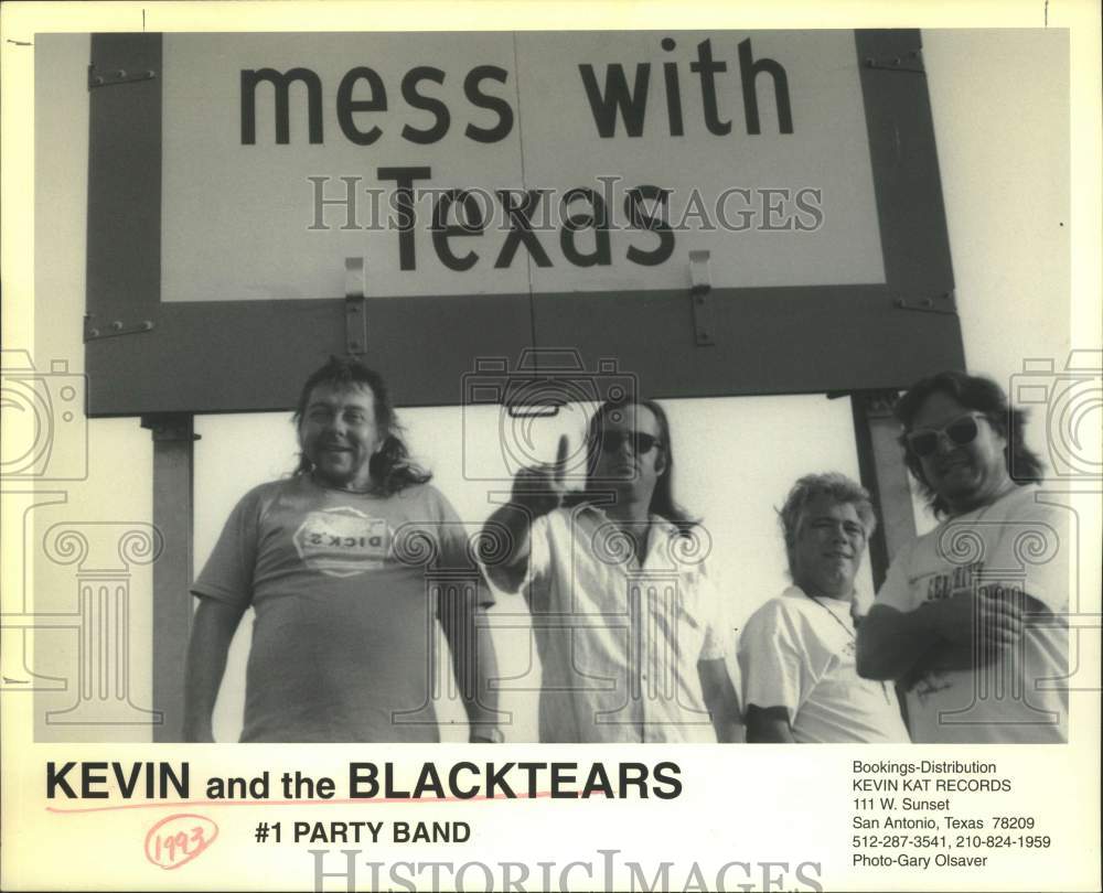 1993 Press Photo Kevin and the Blacktears, Number One Party Band at Texas sign- Historic Images