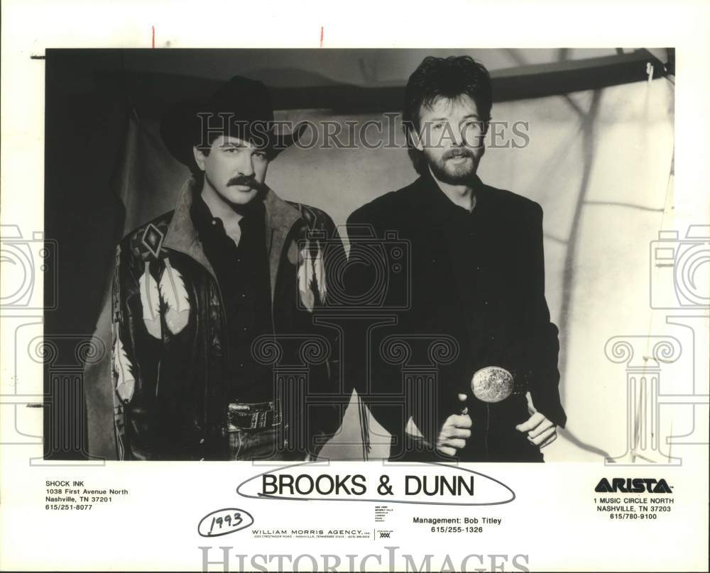 1993 Press Photo Entertainers Brooks & Dunn, Musicians standing in portrait- Historic Images