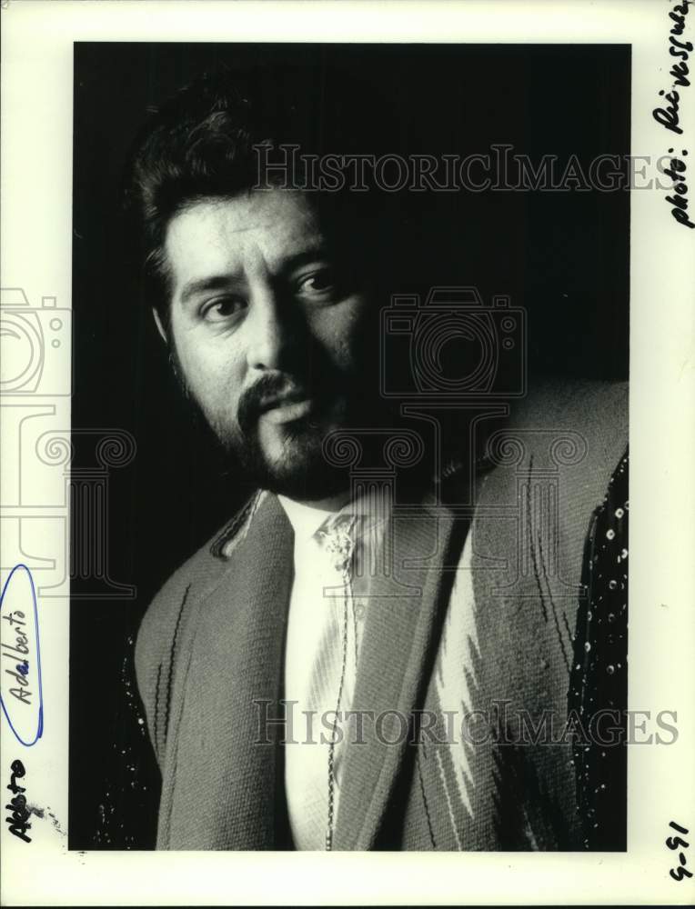 1991 Press Photo Adalberto, Singer in closeup portrait - sap08696- Historic Images