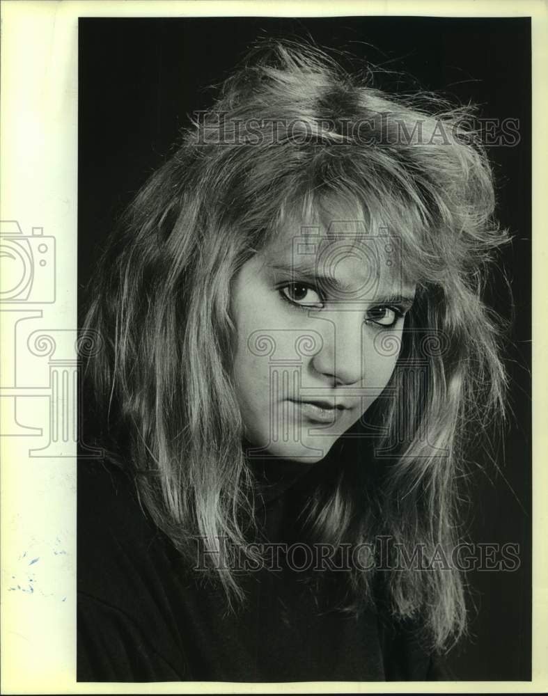 1988 Press Photo Chrystal Adams, Disc Jockey at KSYN in closeup portrait- Historic Images