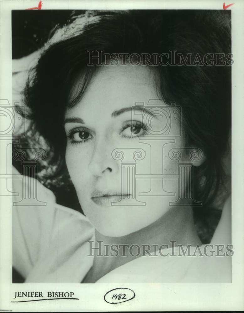 1982 Press Photo Jenifer Bishop in closeup portrait, Fiesta Dinner Playhouse- Historic Images