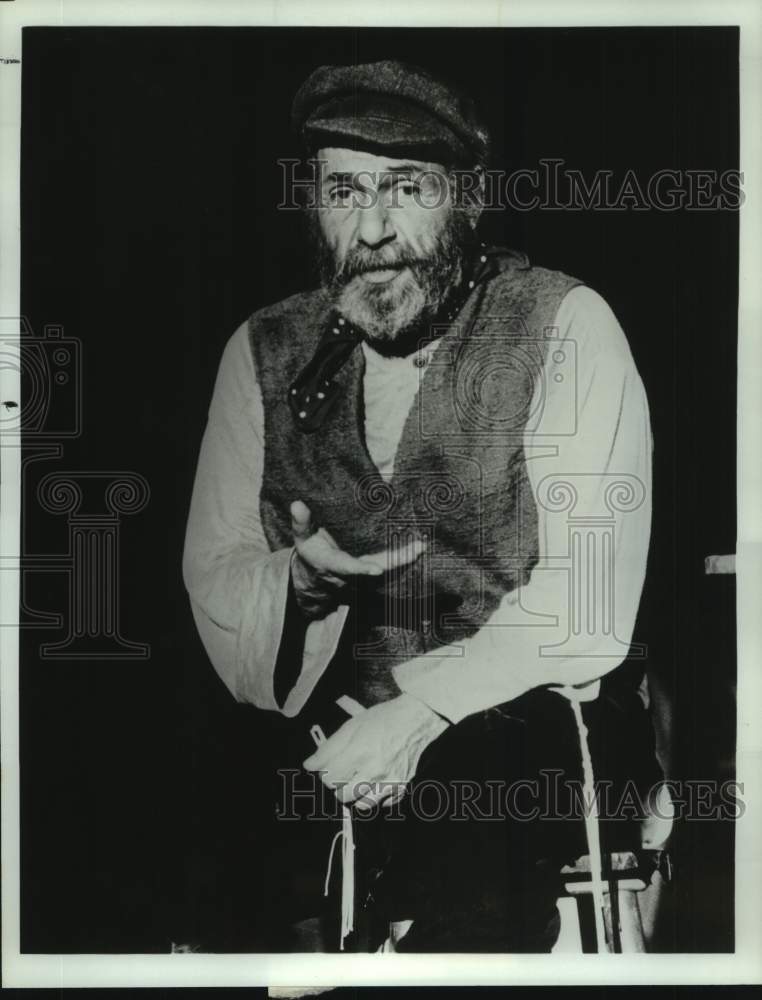 1983 Press Photo Actor Herschel Bernardi as Tevye in "Fiddler on the Roof" scene- Historic Images