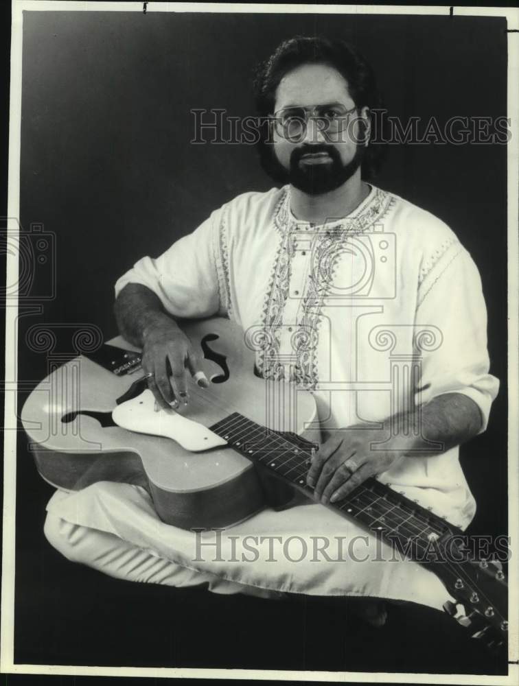 1996 Press Photo Musician Vishwa Mohan Bhatt, Entertainer with Sitar - sap08903- Historic Images