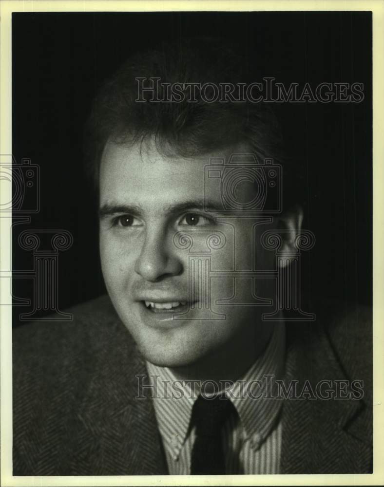 1995 Press Photo Tenor Singer Dan Burgin smiles in closeup portrait - sap09013- Historic Images