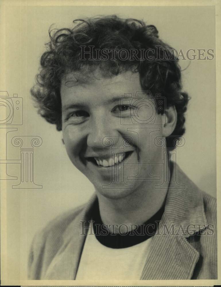 1984 Press Photo Actor Tim Busfield in &quot;Trapper John, M.D.&quot; on CBS Television- Historic Images