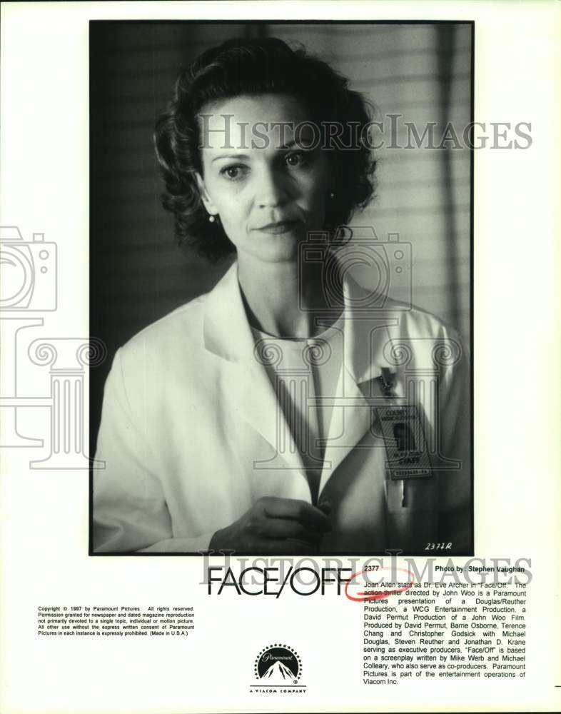 1997 Press Photo Joan Allen stars as Dr. Eve Archer in &quot;Face/Off&quot; movie scene- Historic Images