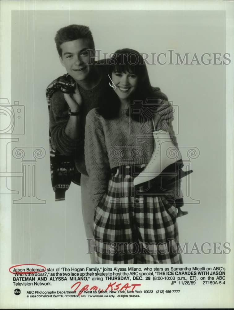 1989 Press Photo Actors Jason Bateman and Alyssa Milano host ABC Ice Capades- Historic Images