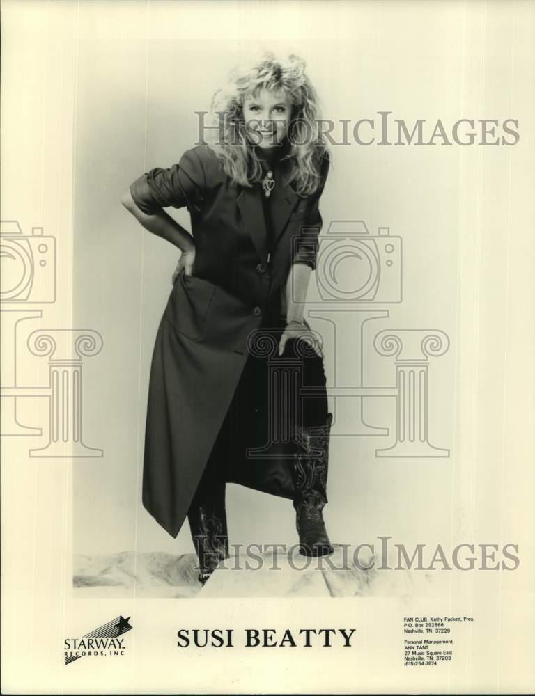 1989 Press Photo Singer, Entertainer Susi Beatty smiles in portrait - sap09225- Historic Images