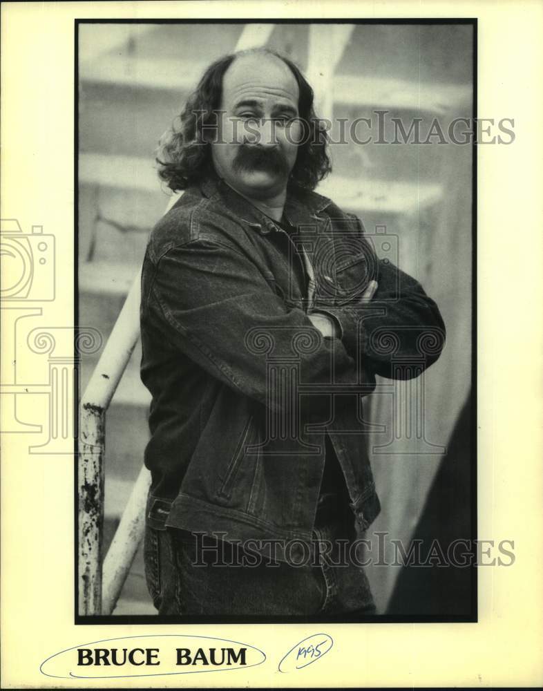 1995 Press Photo American Comedian Bruce Baum in portrait with arms crossed- Historic Images