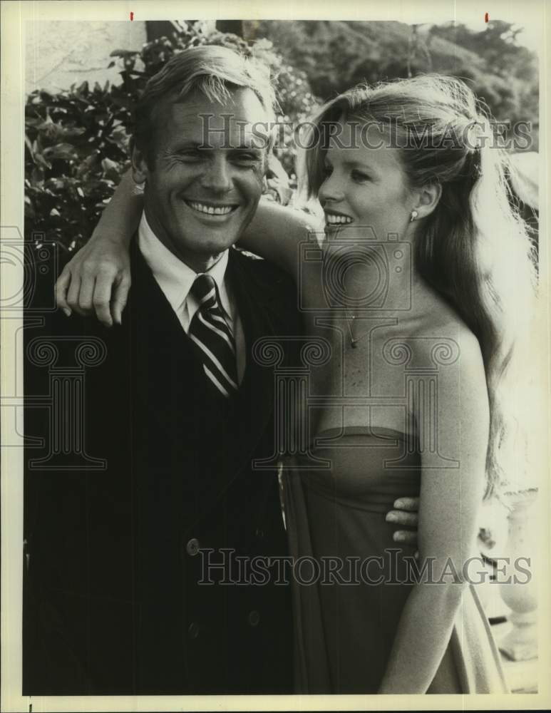 1978 Press Photo Tab Hunter and Kim Basinger, Actress and Model embrace at Event- Historic Images