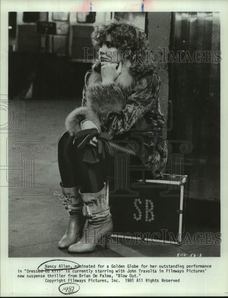 1987 Press Photo Actress Nancy Allen in "Blow Out" movie scene sits on luggage- Historic Images