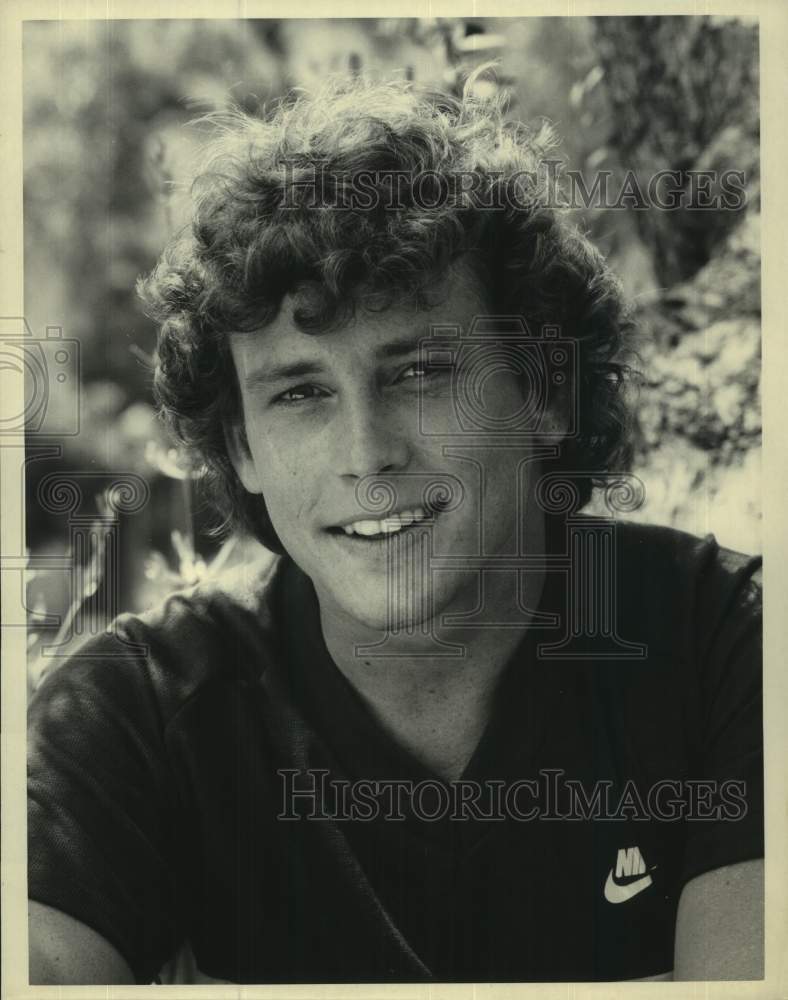 1984 Press Photo Actor Willie Aames in &quot;Charles in Charge&quot; on CBS Television- Historic Images