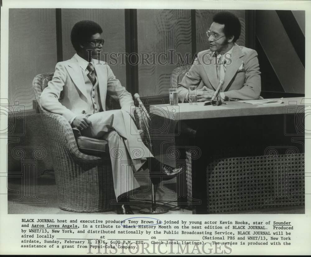 1976 Press Photo Executive Producer Tony Brown with Actor Kevin Hooks on show- Historic Images