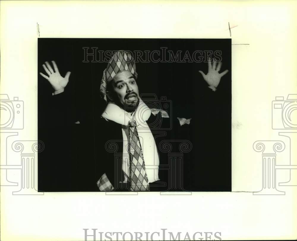 1992 Press Photo Mayo Caceres portrays "Amus" from "Chicago" at Globe Awards- Historic Images