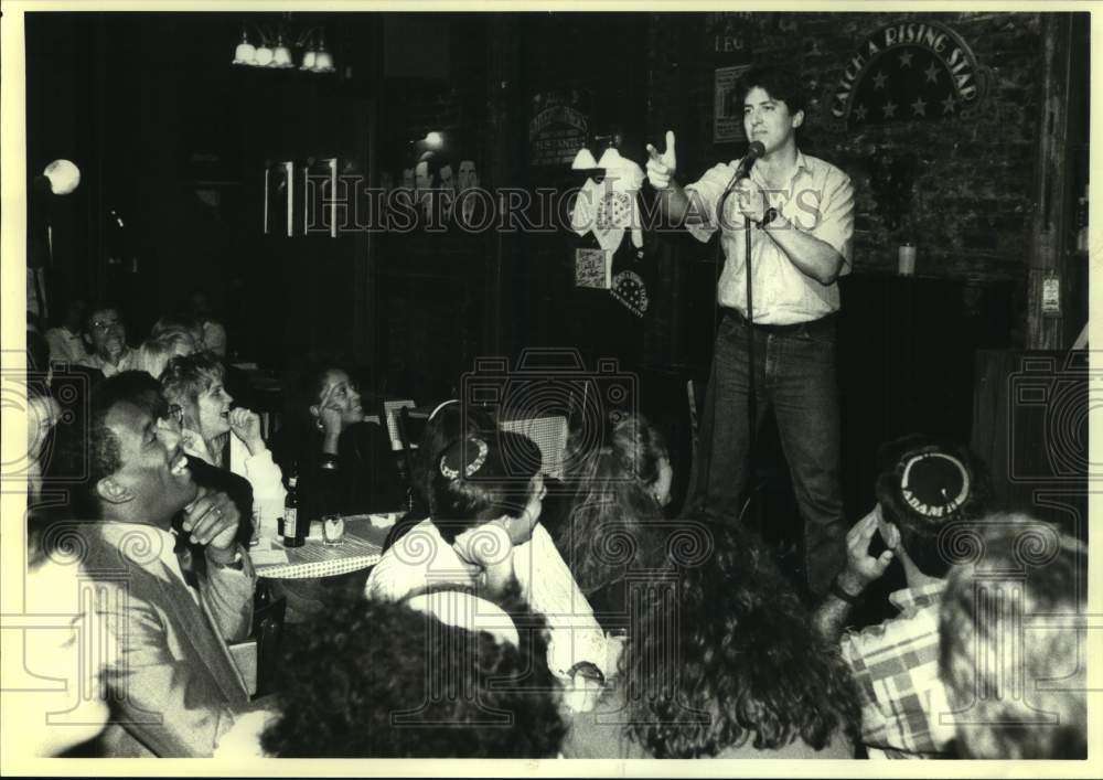 1989 Press Photo Tom Agna performs at Catch A Rising Star in New York City- Historic Images