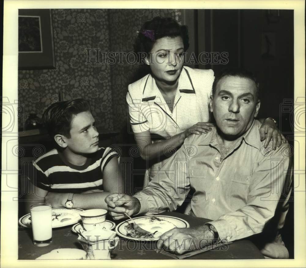 1979 Press Photo Actor William Bendix with co-stars in "The Life of Riley" show- Historic Images