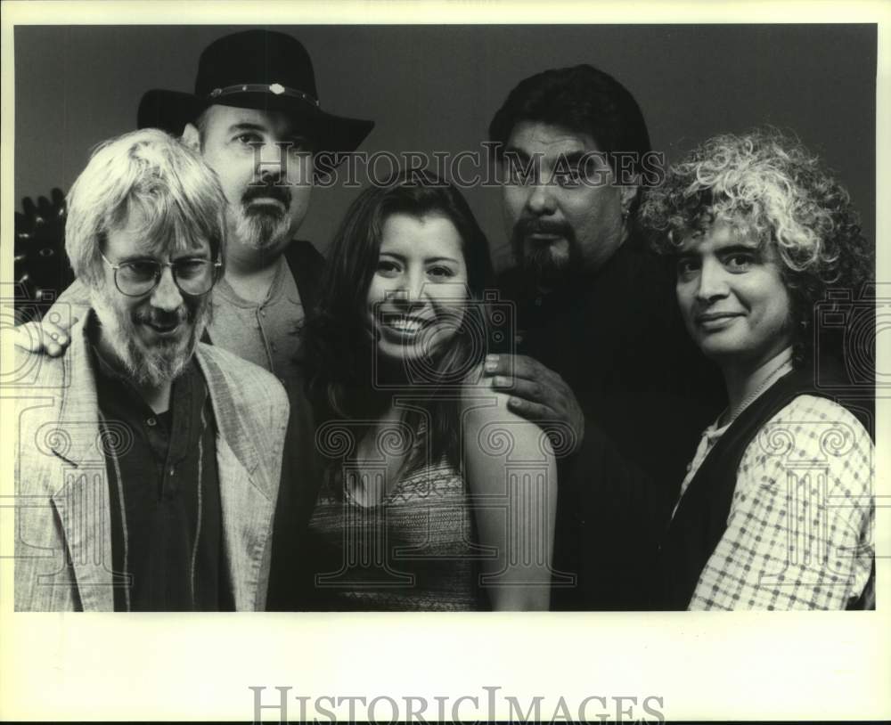 2000 Press Photo "Between The Lines" Rock Band Members in portrait - sap09718- Historic Images