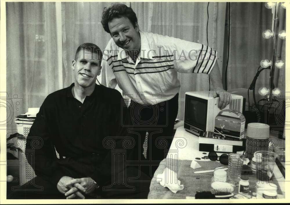 1990 Press Photo Actors Timothy Busfield and Ron Pearlman in &quot;A Few Good Men&quot;- Historic Images