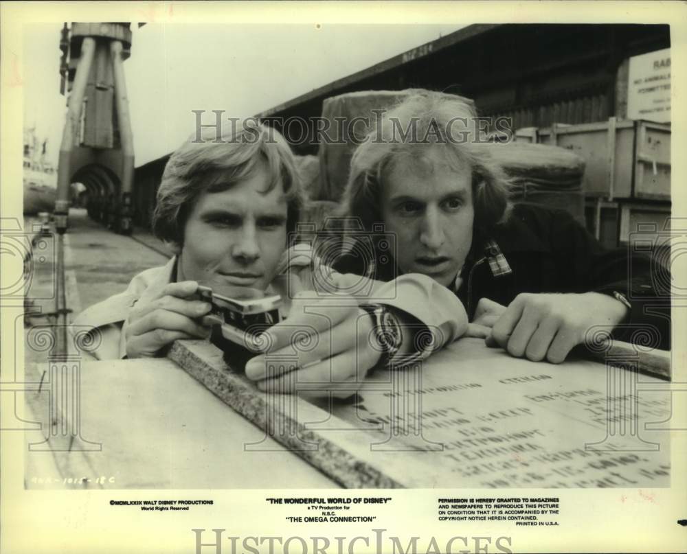 1979 Press Photo Actors Jeffrey Byron, Larry Cedar in "The Omega Connection"- Historic Images