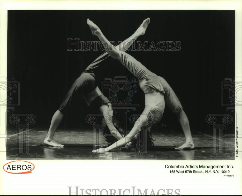2001 Press Photo Two Members of the Dance Group Aeros - sap09844- Historic Images