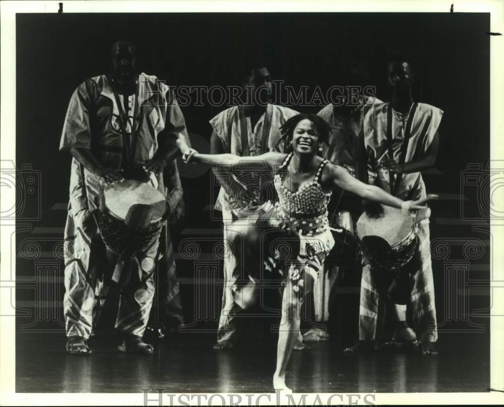 1999 Press Photo African American Dance Ensemble Performers with drums in Dance- Historic Images