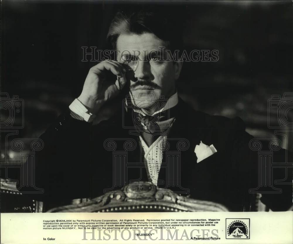 1981 Press Photo Actor Alan Bates in &quot;Nijinsky&quot; movie wearing monocle in scene- Historic Images