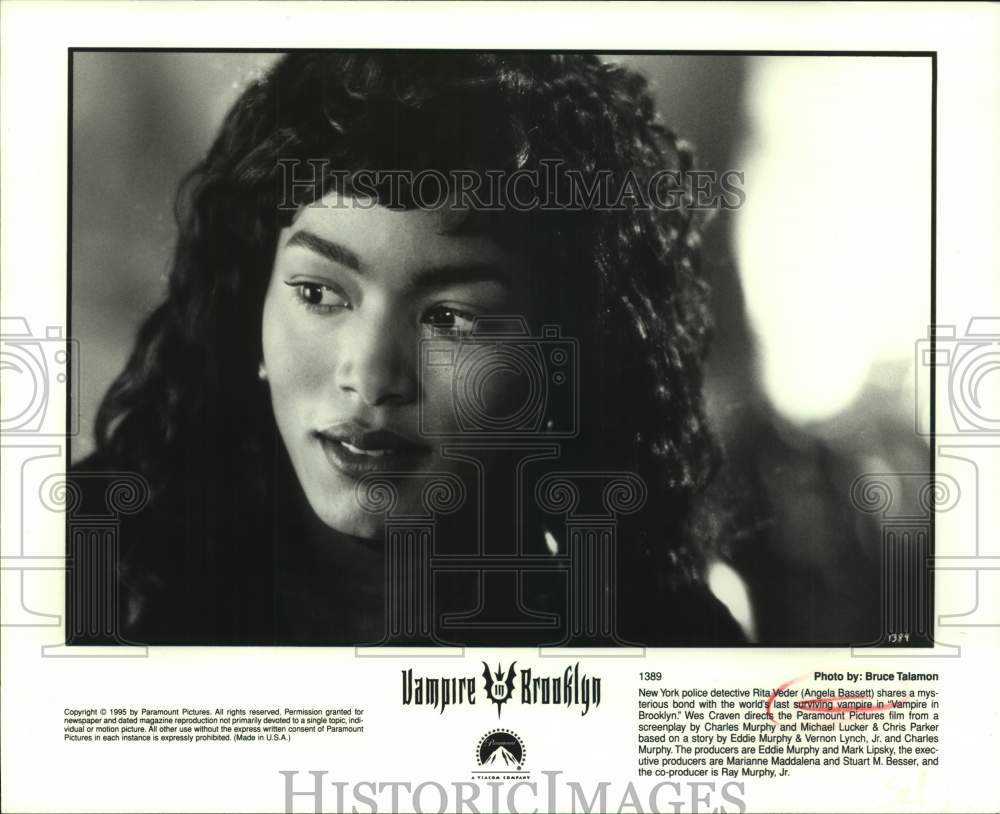 1995 Press Photo Actress Angela Bassett in &quot;Vampire in Brooklyn&quot; movie scene- Historic Images