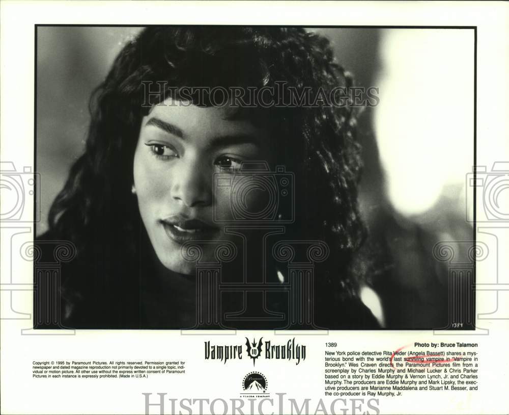 1995 Press Photo Actress Angela Bassett in "Vampire in Brooklyn" movie scene- Historic Images